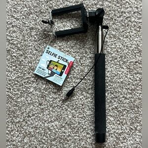 Black Extendable Selfie Stick with Wired Connection Brand New! Shutter Button